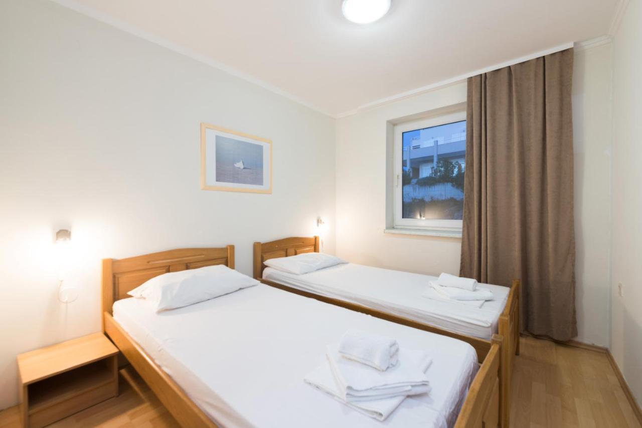 Hotel Rooms Roccia Новиград-Далмация Экстерьер фото