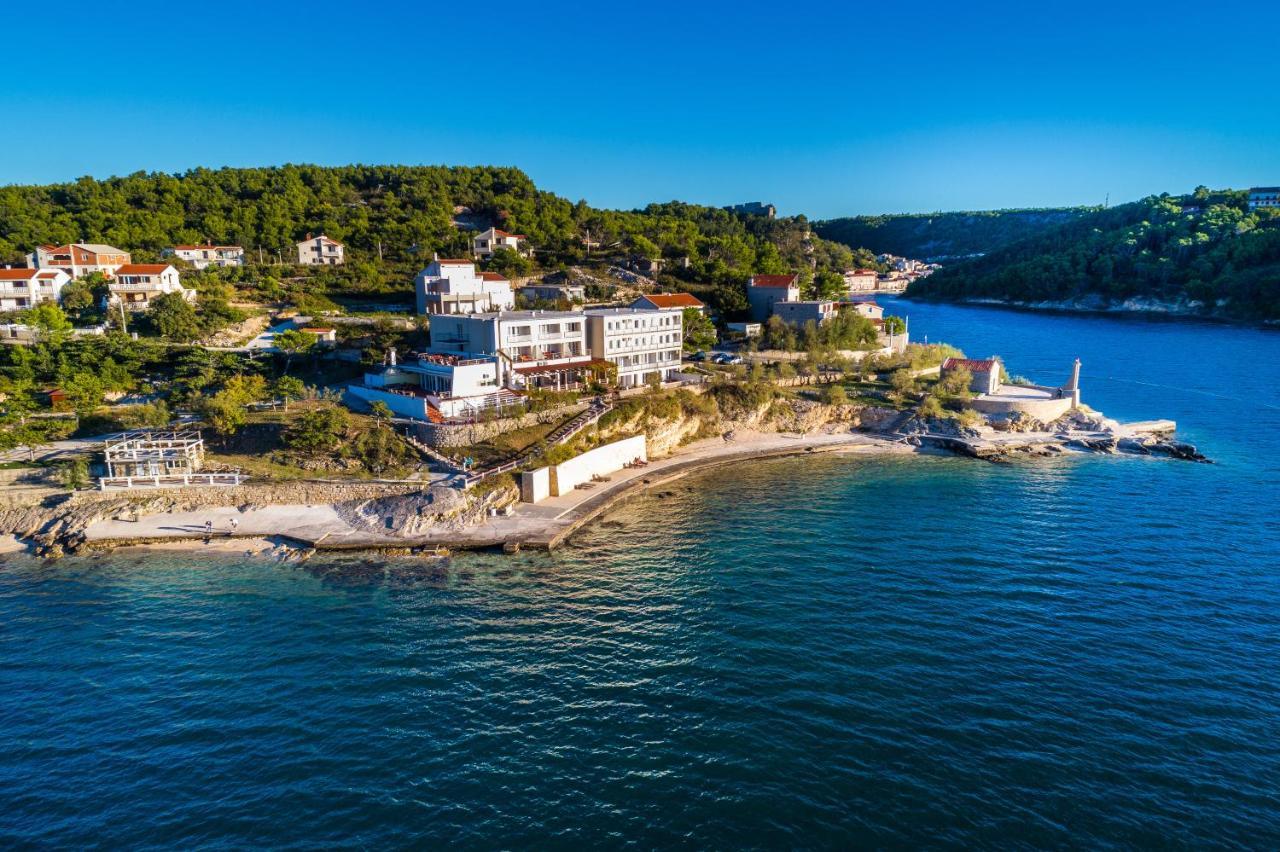Hotel Rooms Roccia Новиград-Далмация Экстерьер фото